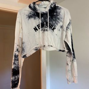 New York Graphic Tie-Dye Cropped Hoodie